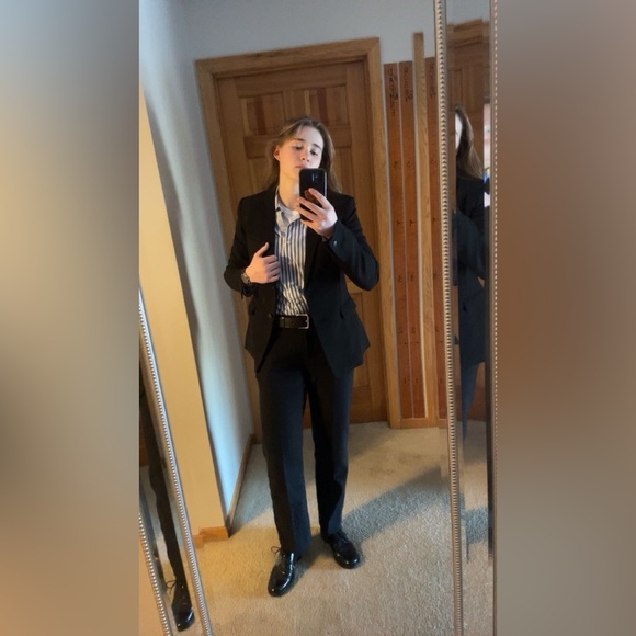 Meet your Posher, Daphne - Picture 2 of 5